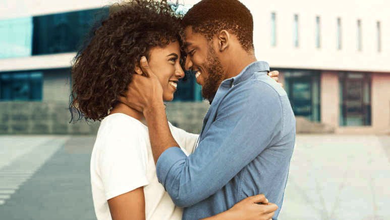 8 Quiet Signs That Show That A Couple Is Happy