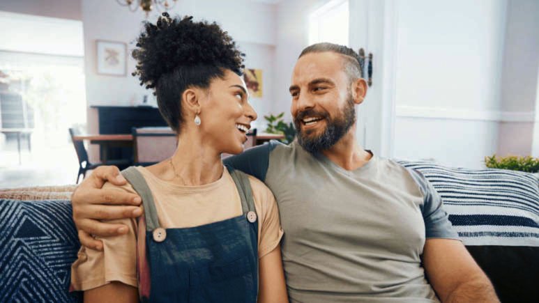 8 Quiet Signs That Show That A Couple Is Happy